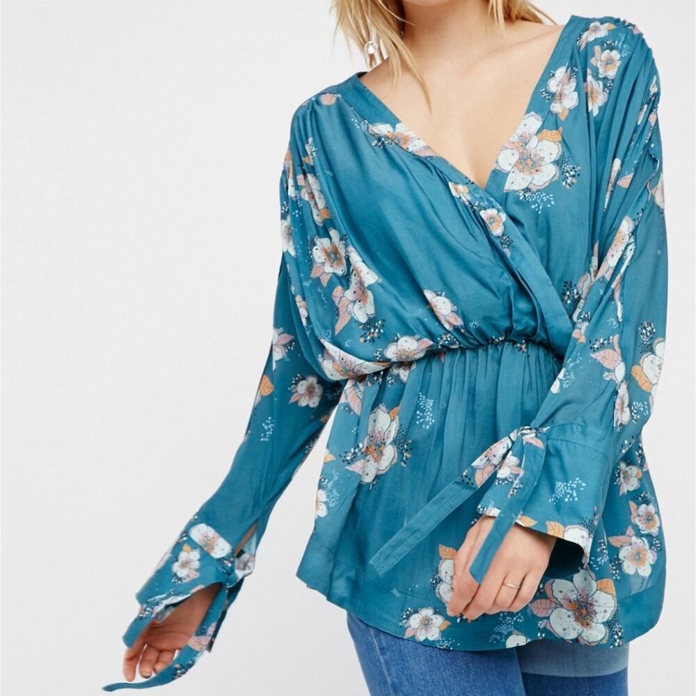 Free People Tuscan Dreams Blue Floral Tunic Mini Dress Small Bell Sleeve V-Neck - Picture 3 of 12